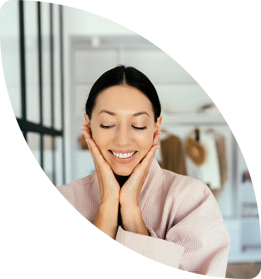 Página de contacto Glow Natural Facial para consultas y colaboraciones de rejuvenecimiento facial